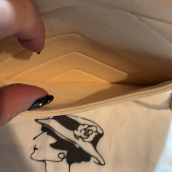 CHANEL Crossbody Caviar & Quilted Lambskin Leather Camera Case Cream - Picture 11 of 15